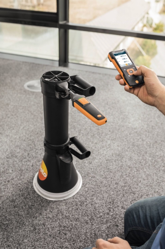 Miernik wielofunkcyjny Testo 440 z sondą wiatraczkową Ø100 mm z Bluetooth-1028745